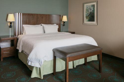 Hampton Inn and Suites - Lincoln Northeast - image 3