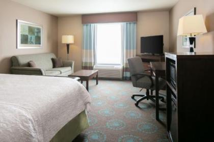 Hampton Inn and Suites - Lincoln Northeast - image 4