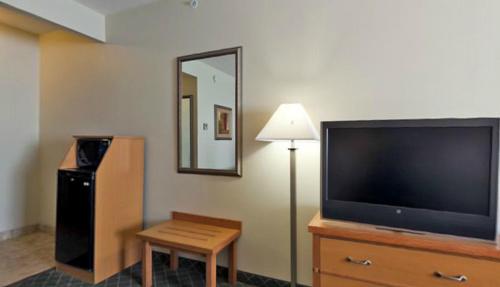 Holiday Inn Express Hotel & Suites Lincoln South an IHG Hotel - image 2