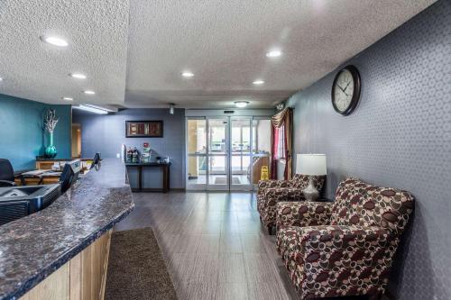 Quality Inn and Suites Lincoln - image 2