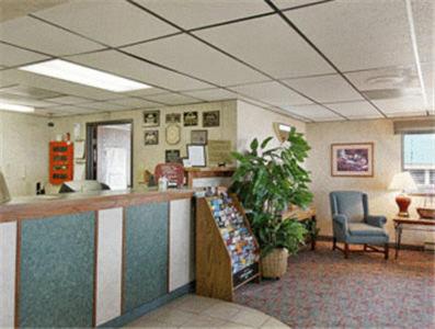 Sunset Inn & Suites - image 4