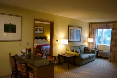 Country Inn & Suites by Radisson Lincoln North Hotel and Conference Center NE - image 3