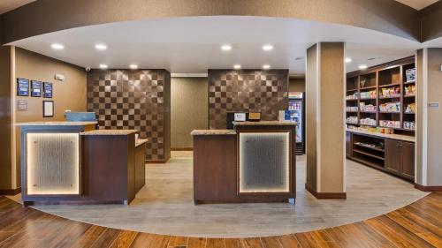 Best Western Plus Lincoln Inn & Suites - image 3