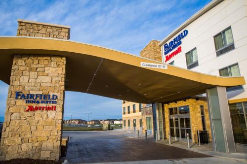 Fairfield Inn & Suites by Marriott Lincoln Southeast - image 2