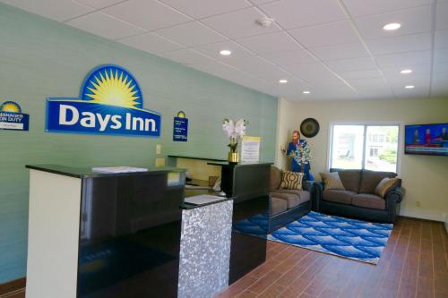 Days Inn by Wyndham Lincoln - image 4