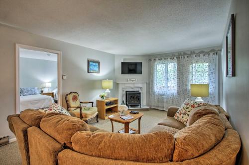 Cozy Condo with Loon Mtn View Pool Hot Tub andBalcony - main image