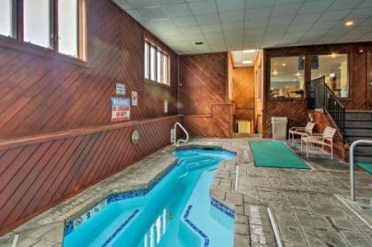 Cozy Condo with Loon Mtn View Pool Hot Tub andBalcony - image 3