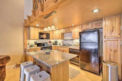 Updated Loon Townhome with Mtn Views and Ski Shuttle! - image 2