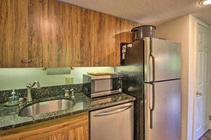 Ideally Located Lincoln Condo Pets Welcome! - image 8