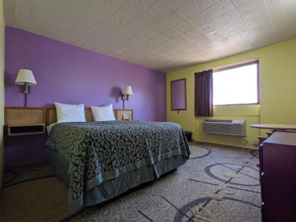 Great Plains Budget Inn - image 3