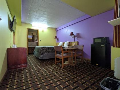 Great Plains Budget Inn - image 4