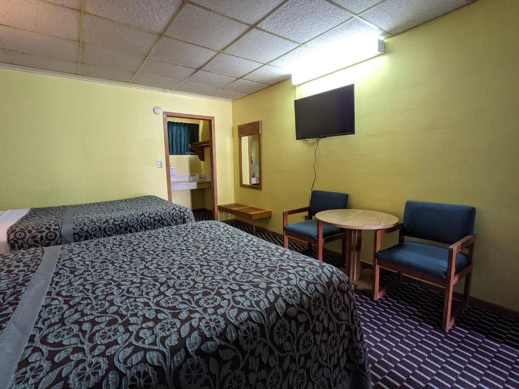 Great Plains Budget Inn - image 6