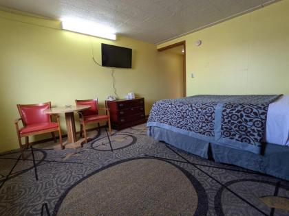 Great Plains Budget Inn - image 9