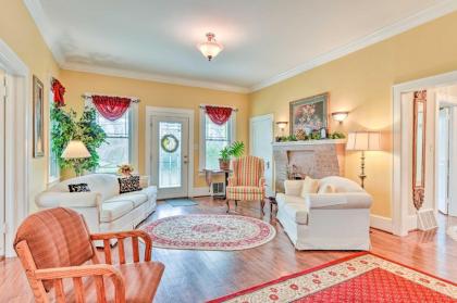 Elegant and Spacious Home 18 Mi to Lake Norman - image 4