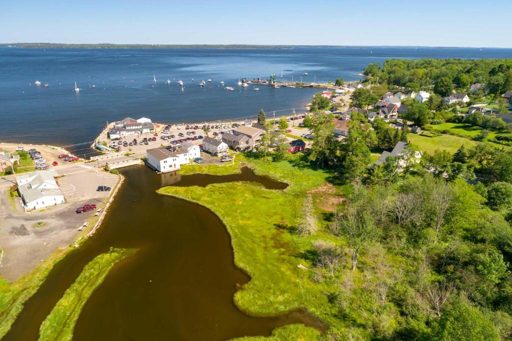 Lincolnville Studio with Ocean-view Balcony! - image 6