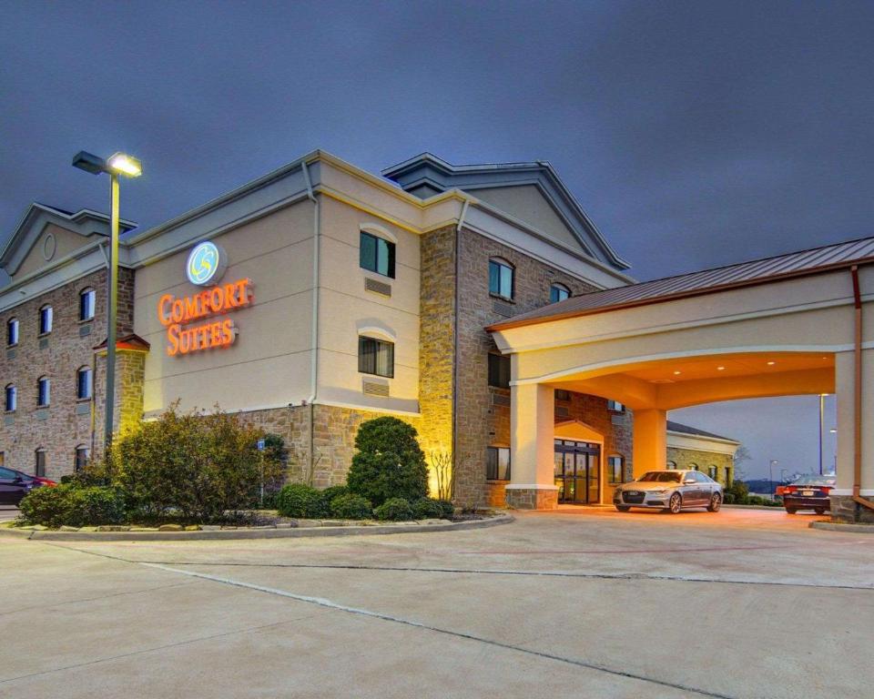 Comfort Suites Lindale - main image