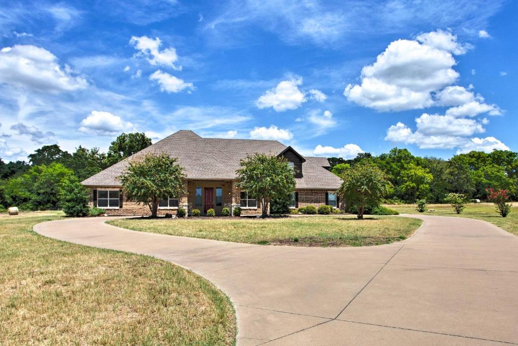 Large Stallion Lake Ranch Home with Patio on 4 Acres - main image