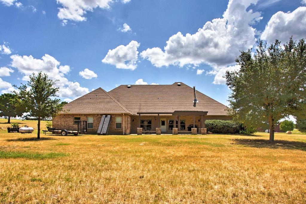 Large Stallion Lake Ranch Home with Patio on 4 Acres - image 6