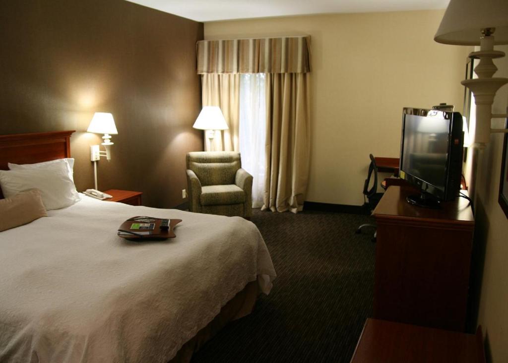 Hampton Inn Linden - image 2