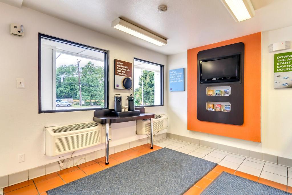 Motel 6-Linthicum Heights MD - BWI Airport - image 6