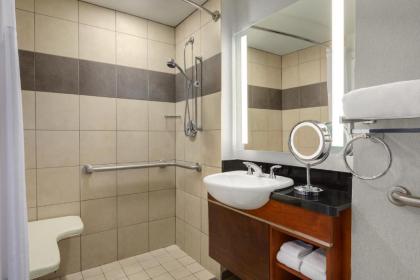 Hilton Baltimore BWI Airport - image 17