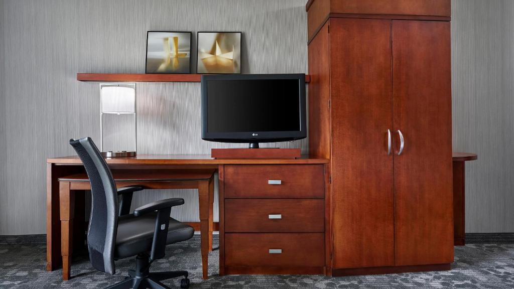 Courtyard By Marriott Baltimore BWI Airport - image 6