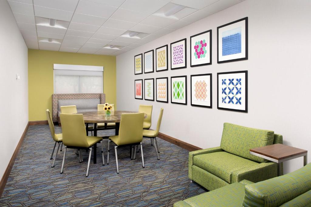 Holiday Inn Express & Suites Baltimore - BWI Airport North an IHG Hotel - image 6