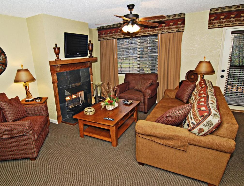 Comfy Villa in the Fresh Mountain Air of Banner Elk - Two Bedroom #1 - image 3