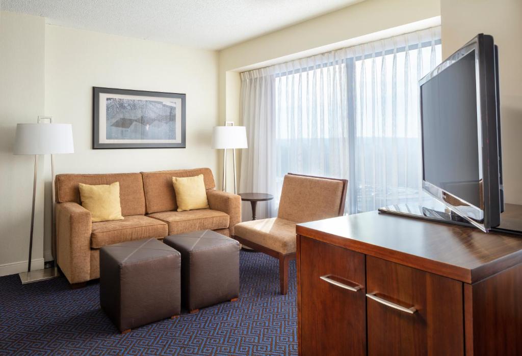 Hyatt Regency Lisle near Naperville - image 2