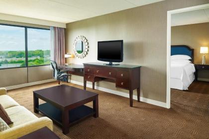 Sheraton Lisle Naperville Hotel - image 9