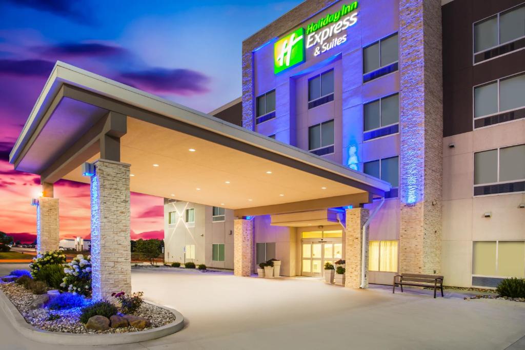 Holiday Inn Express & Suites Litchfield an IHG Hotel - main image