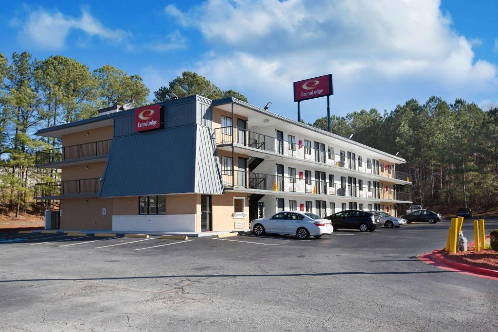 Econo Lodge - image 2