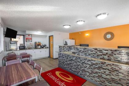 Econo Lodge - image 7