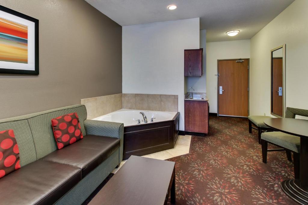 Holiday Inn Express Hotel & Suites Lancaster-Lititz an IHG Hotel - image 5