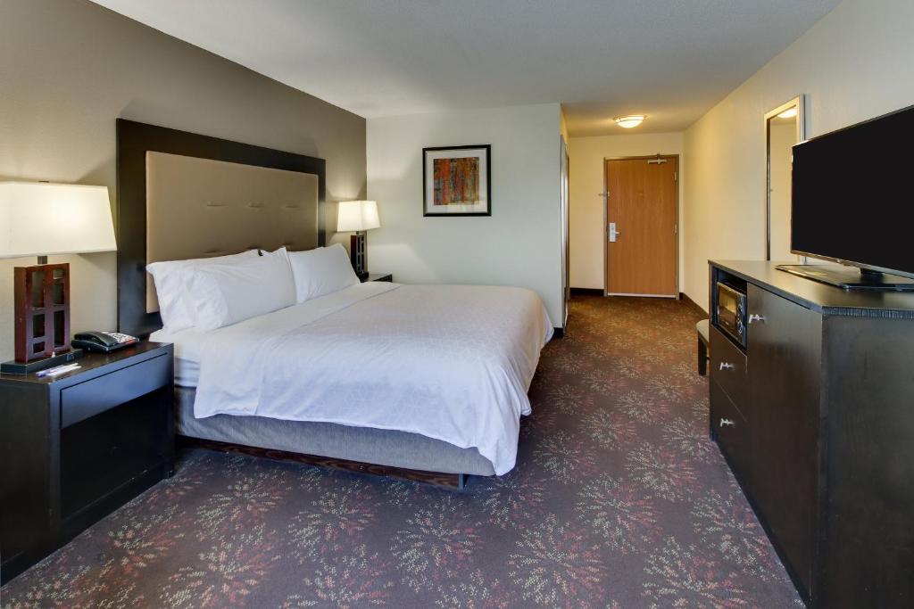 Holiday Inn Express Hotel & Suites Lancaster-Lititz an IHG Hotel - image 7