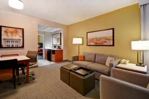 Embassy Suites Little Rock - image 3