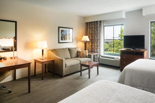 Hampton Inn & Suites Little Rock-Downtown - image 3