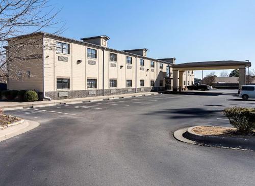 Econo Lodge Inn And Suites Little Rock - main image