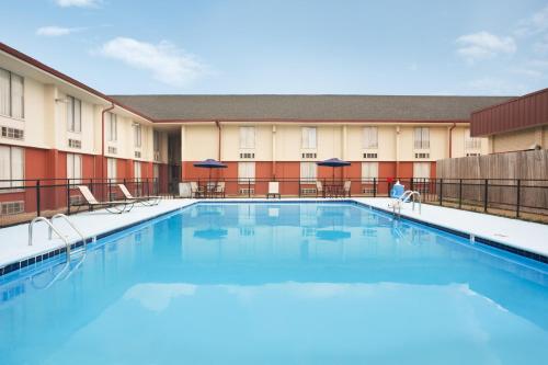 Baymont by Wyndham Little Rock - image 5