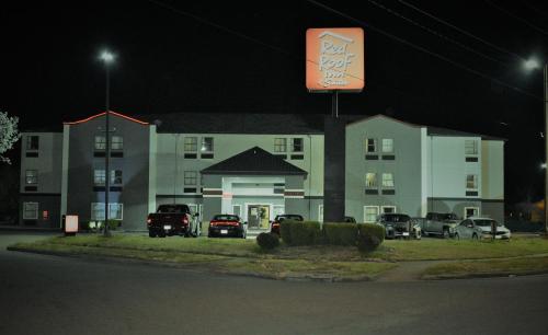 Red Roof Inn & Suites Little Rock - image 4