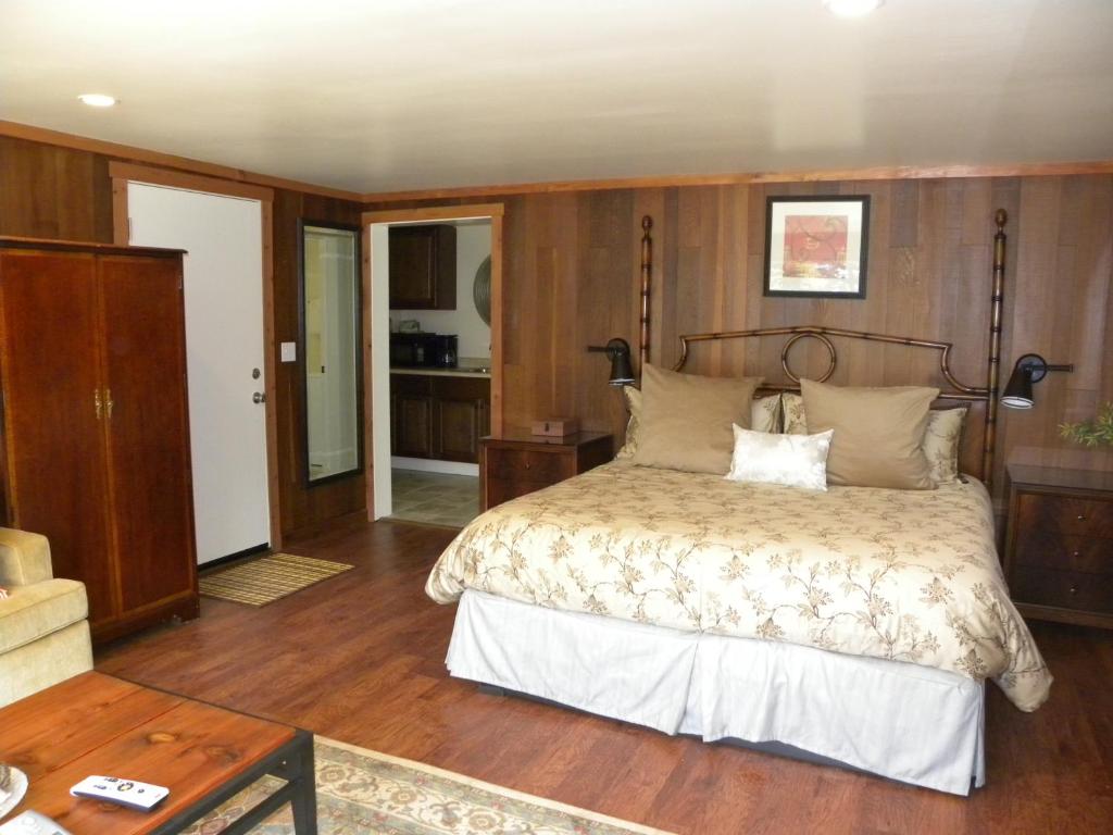 Inn at Buckhorn Cove - main image