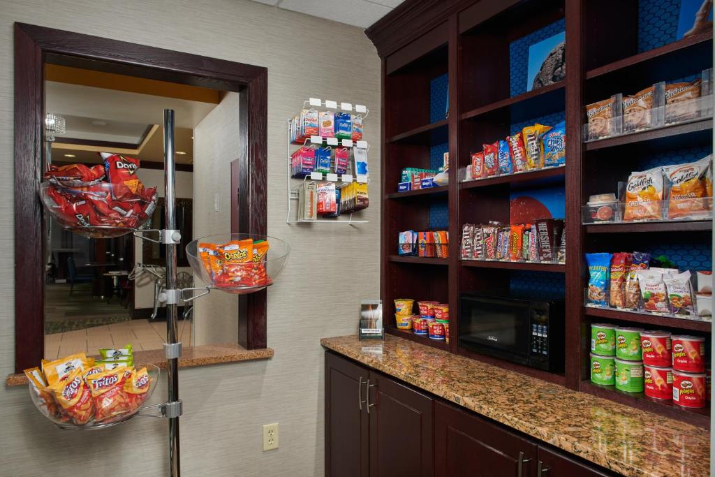 Hampton Inn & Suites Denver/Highlands Ranch - image 2