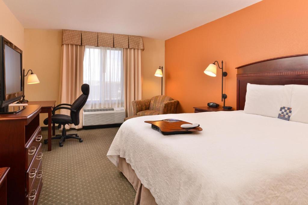 Hampton Inn & Suites Denver Littleton - image 3