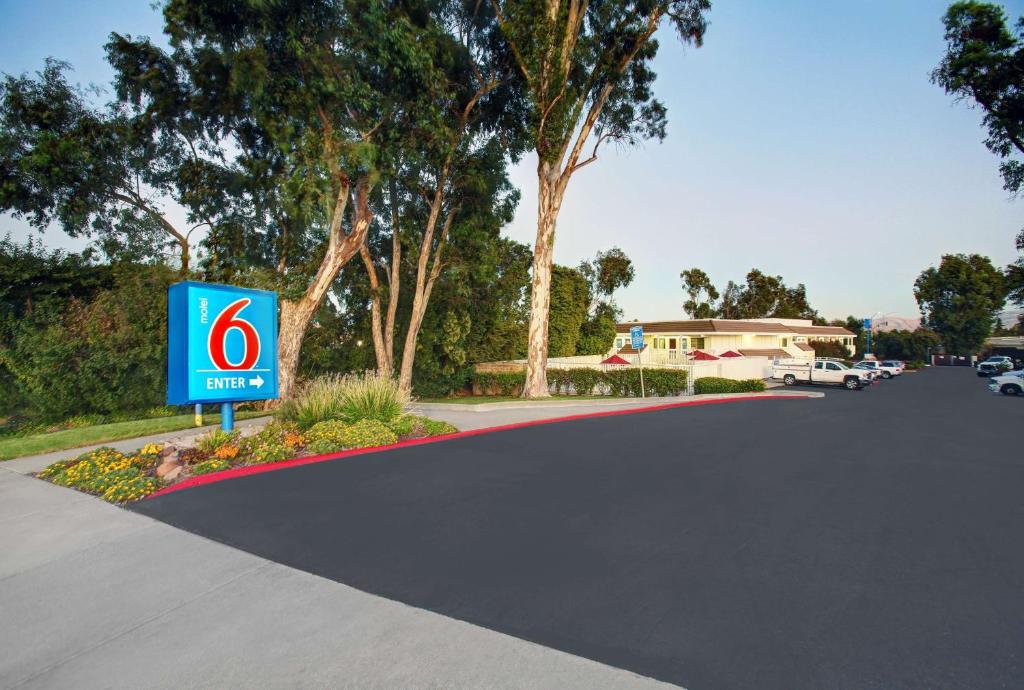 Motel 6-Livermore CA - image 2