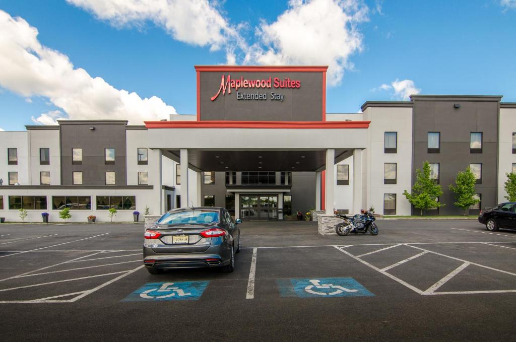 Holiday Inn & Suites Syracuse Airport - Liverpool an IHG Hotel - image 3