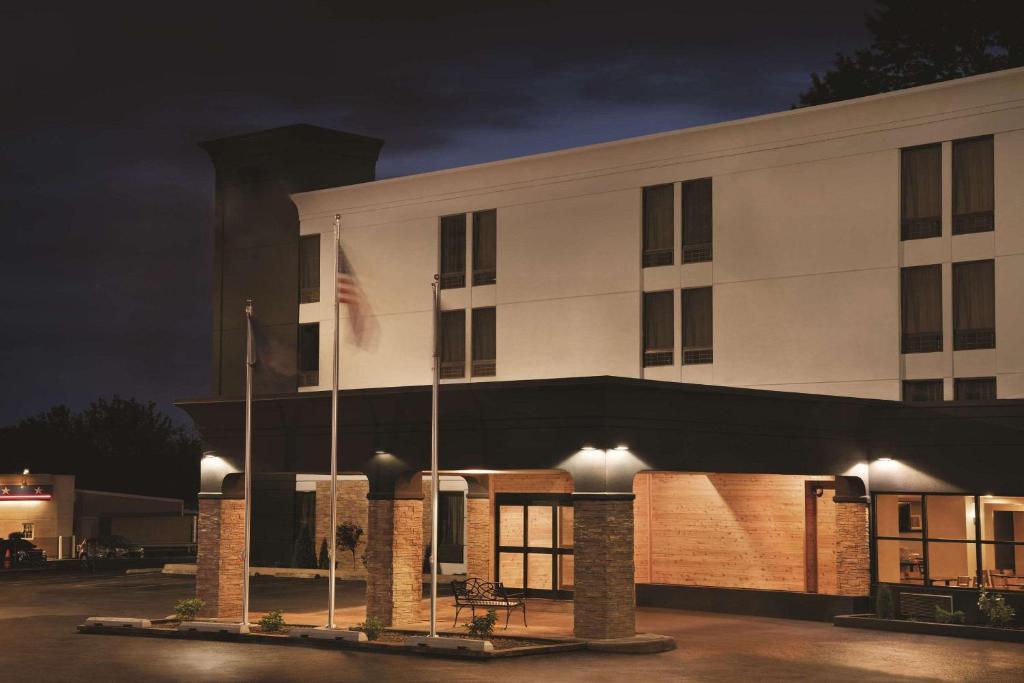 Comfort Inn & Suites - main image