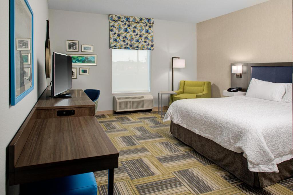 Hampton Inn & Suites Syracuse North Airport Area - image 2