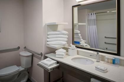 Hampton Inn & Suites Syracuse North Airport Area - image 3