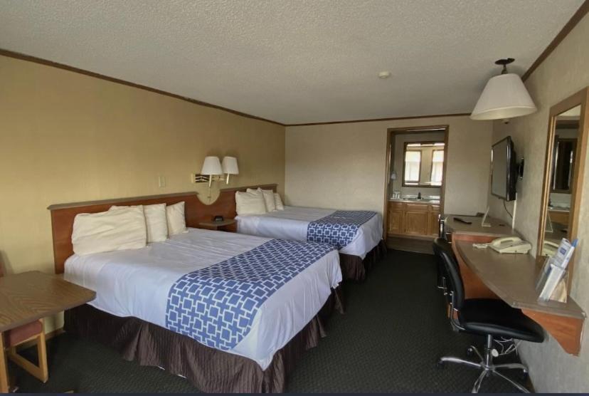 Rodeway Inn & Suites - image 5