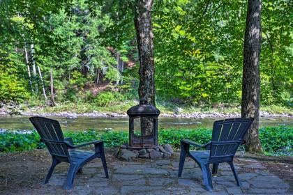 Creekfront Getaway with Deck in Livingston Manor!